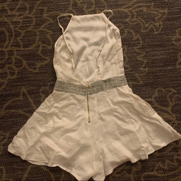 Bloomingdale's Line & Dot XS white Romper - Picture 2 of 4